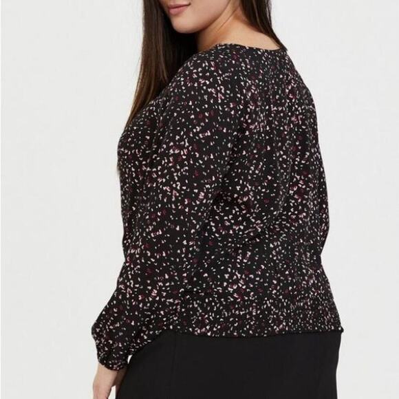 Torrid Challis Twist Front Paisley Black White Print Long Sleeve Crewneck Top - Picture 2 of 7